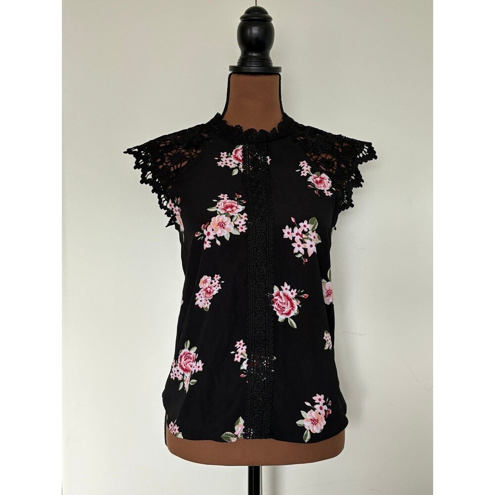 Black floral, lace trim top, Size Small